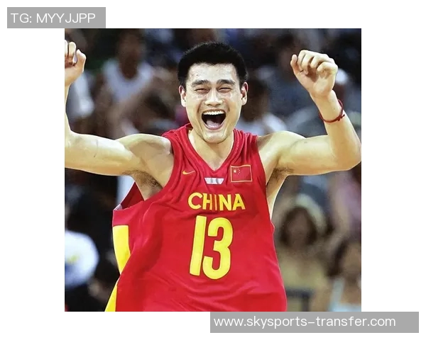 莫布里在赛场上激励姚明共同追求篮球梦想的感人瞬间